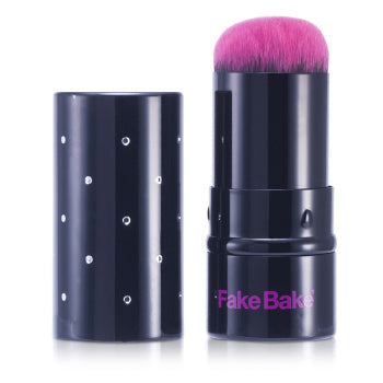 „Fake Bake“ ištraukiamas Kabuki šepetėlis