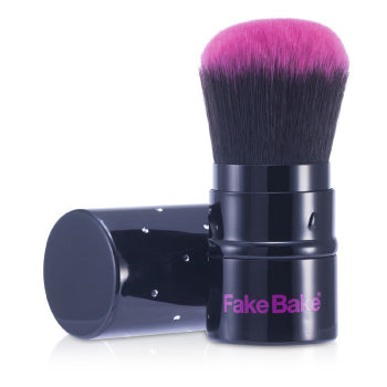 „Fake Bake“ ištraukiamas Kabuki šepetėlis
